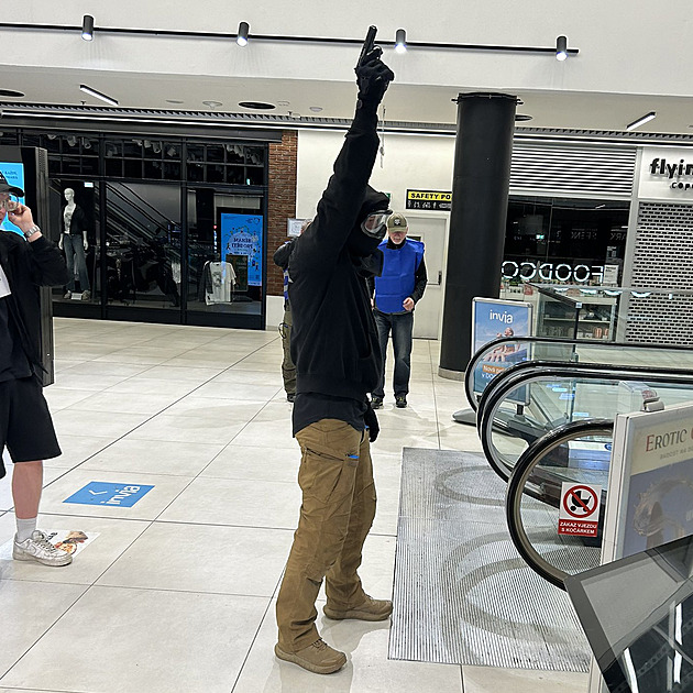 Všechny složky IZS cvičily v Budějovicích zásah proti útočníkovi v obchodním centru