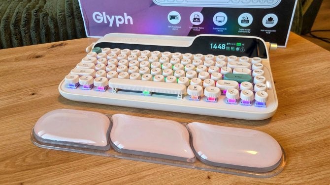Recenze klávesnice Epomaker Glyph: moderní retro psací stroj se dvěma displeji, který si zamilujete