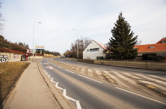 Další dopravní omezení v Praze. Na Radlické silničáři vymění vrstvu asfaltu