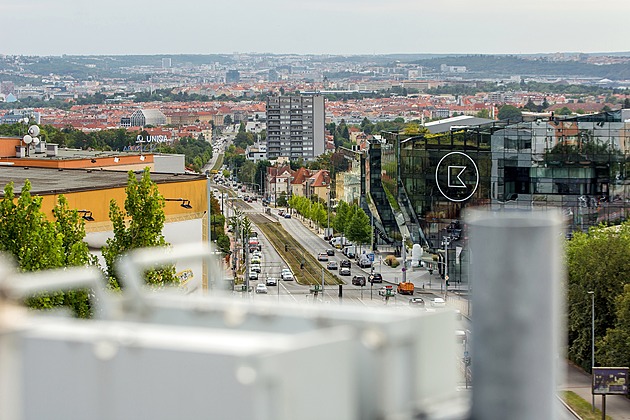 Ani komíny, ani výdechy vzduchotechniky. Takto T-Mobile zamaskoval antény