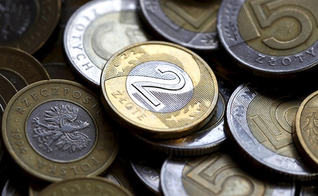 Manželé v Polsku vyhodili s komodou i životní úspory. Nálezci teď hrozí vězení