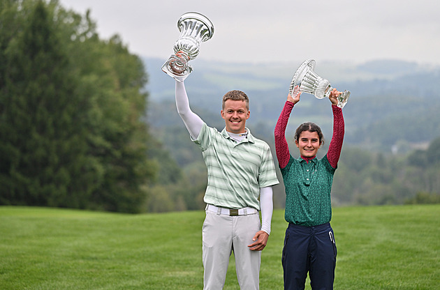 Zaskočená vítězka i rekord hřiště. Celkově ovládli golfovou COGT Janda a Gejdošová