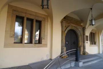 Policisté z NCOZ zasahují na radnici v Nymburce i jinde v Česku
