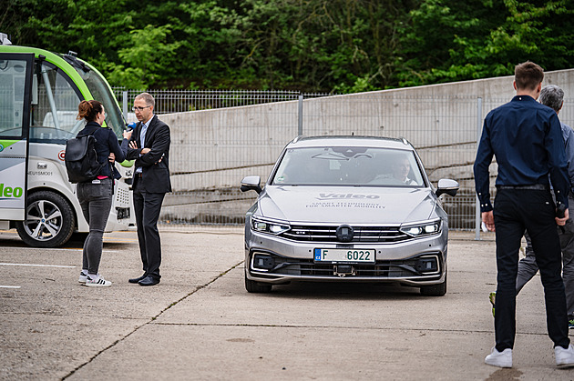 Každý si myslí, že je nejlepší řidič. Autonomní auto bude lepší