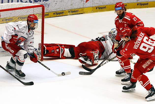 Pardubice – Třinec v TV: Kde sledovat šlágr extraligy živě, sázkové kurzy