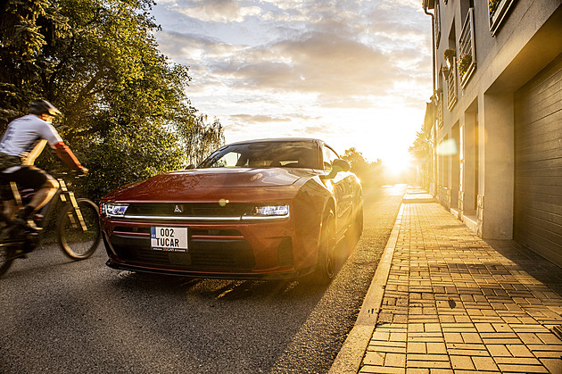 Americký svalovec Dodge Charger nezná kompromis, jen hrubou sílu