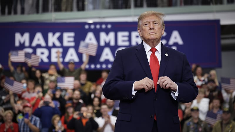 Referendum o Trumpovi, ale na steroidech, říká expert k volbám v USA. O co prezident hraje?
