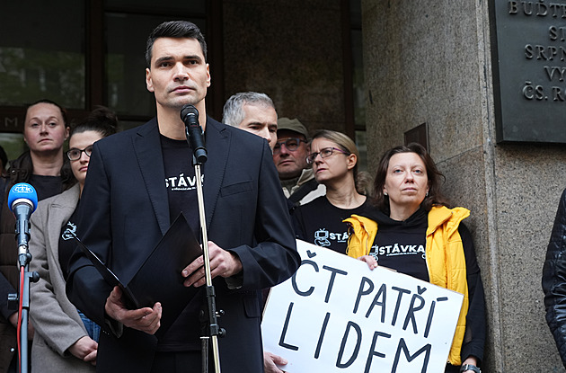 Zaměstnanci ČT a ČRo vyhlásili stávku. Reagují na náhlé jednání o konci poplatků