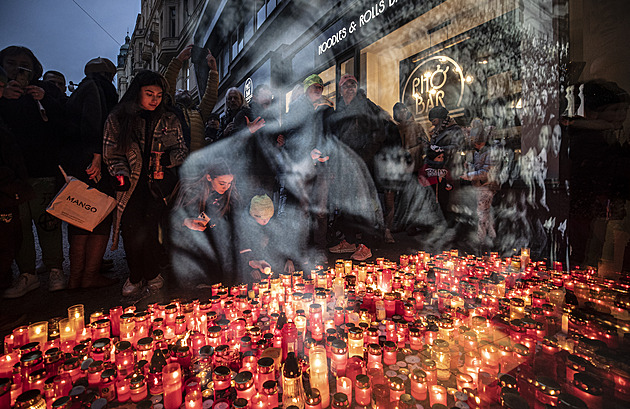 Pětistovka pro Oldu. Lidé vybrali na oslavy revoluce přes šest milionů, připomínají Klempíře u StB