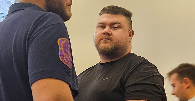 Z legrace vražda. Umíral hodiny v krutých bolestech, sourozenci si vinu přehazují