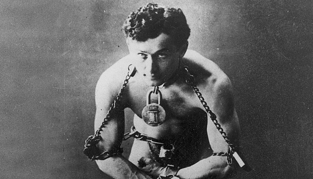 Přežil pohřbení zaživa. Poslednímu nebezpečí však slavný Harry Houdini neunikl